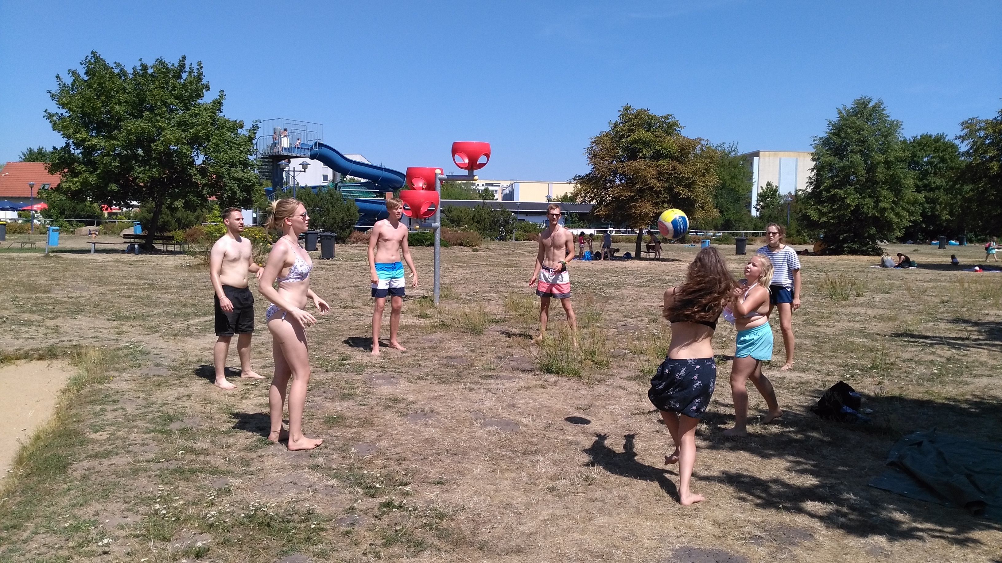 Im Freibad gab es bei der Hitze eine Abkühlung.